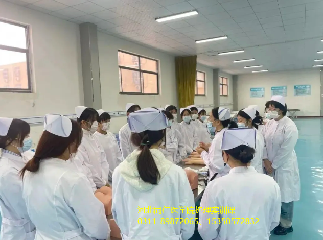 河北同仁医学中等专业学校(河北同仁医学院)新校区护理设备图片