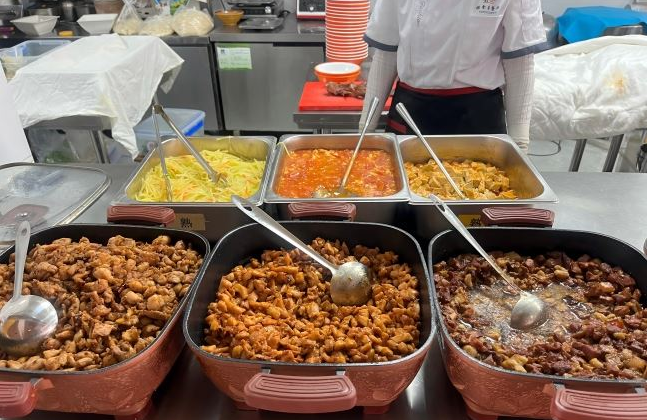 在河北同仁医学中等专业学校(河北同仁医学院)一日三餐需要多少钱?